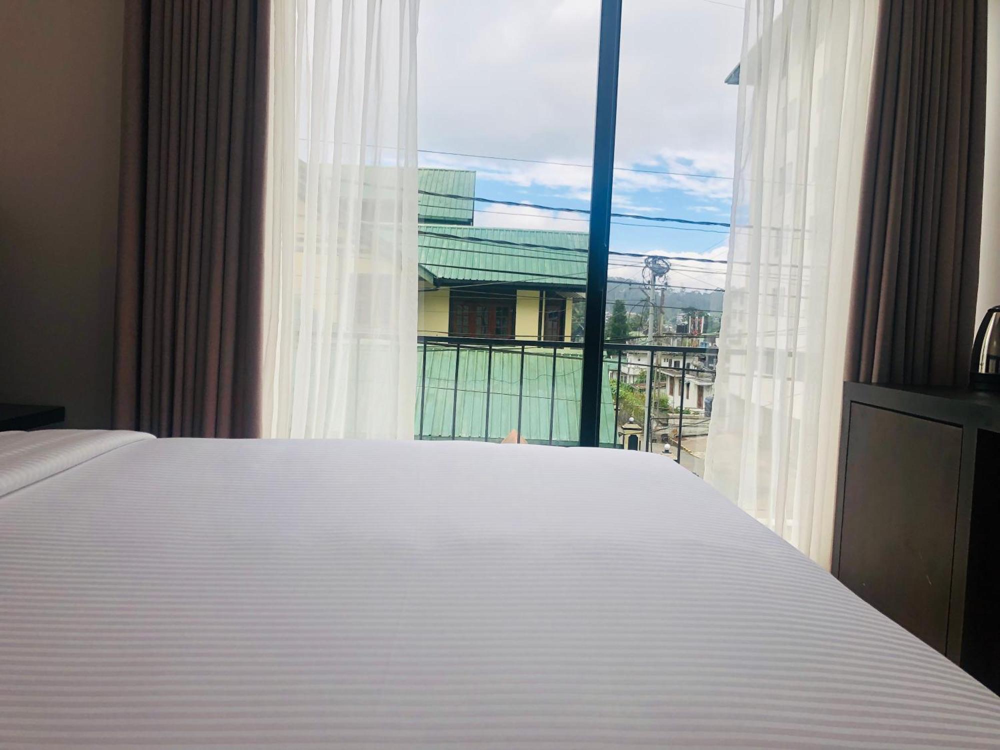R21 Nuwara Eliya Hotel Bagian luar foto