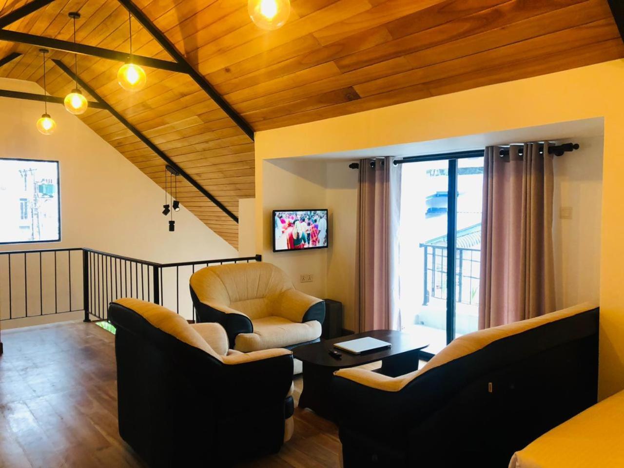 R21 Nuwara Eliya Hotel Bagian luar foto