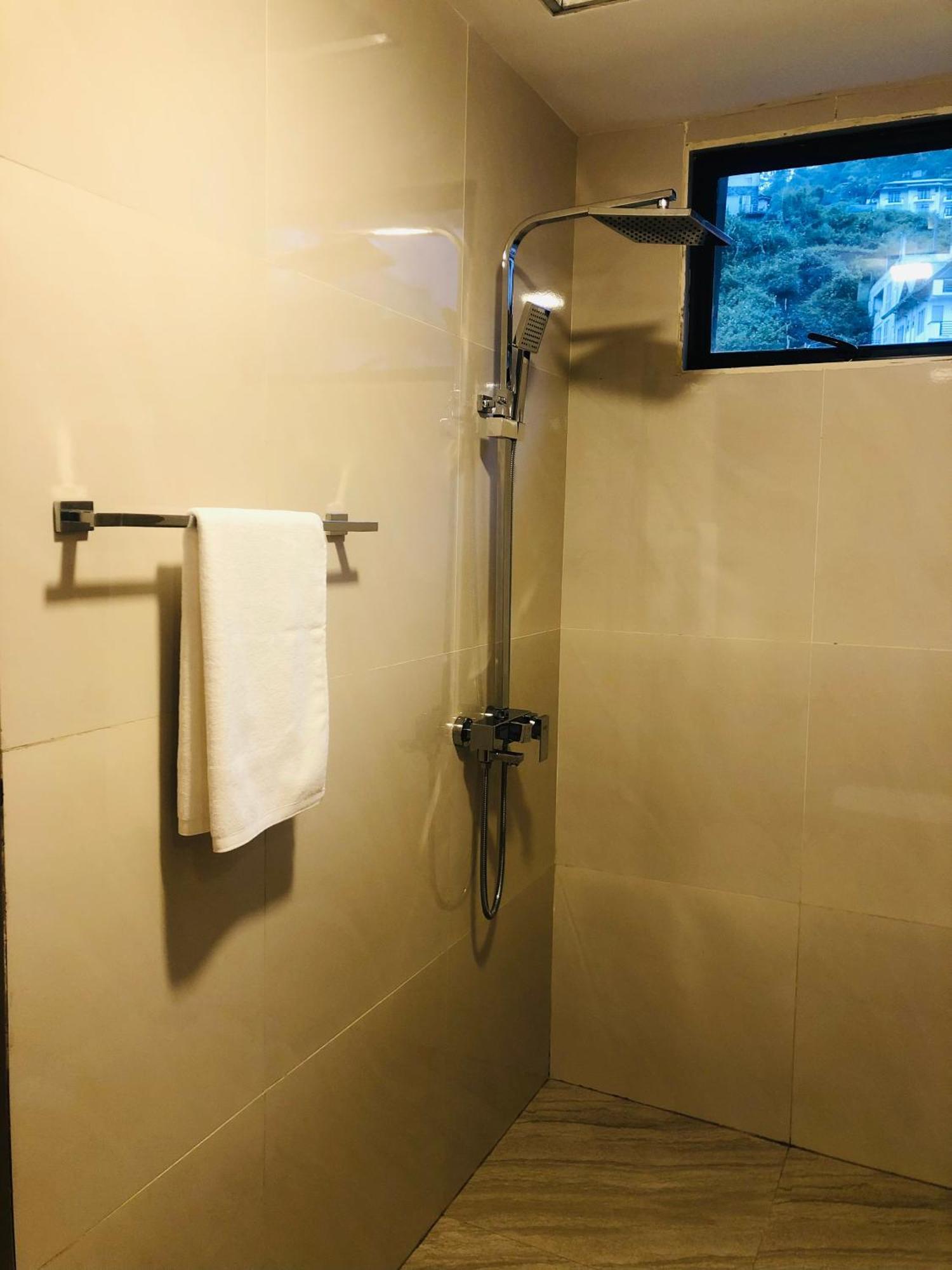 R21 Nuwara Eliya Hotel Bagian luar foto