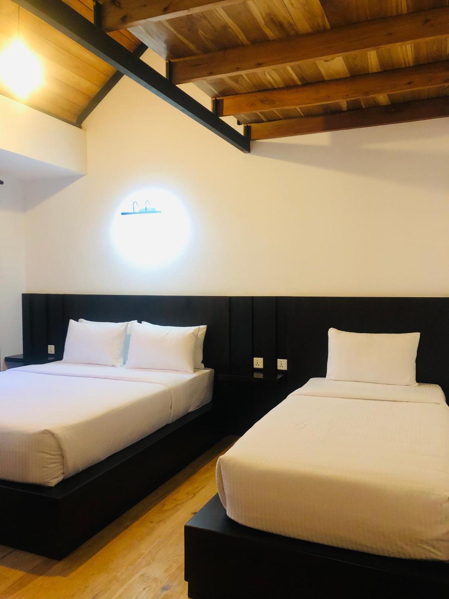 R21 Nuwara Eliya Hotel Bagian luar foto
