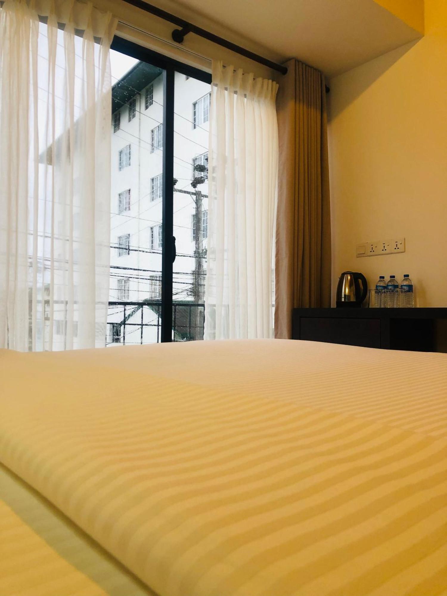 R21 Nuwara Eliya Hotel Bagian luar foto