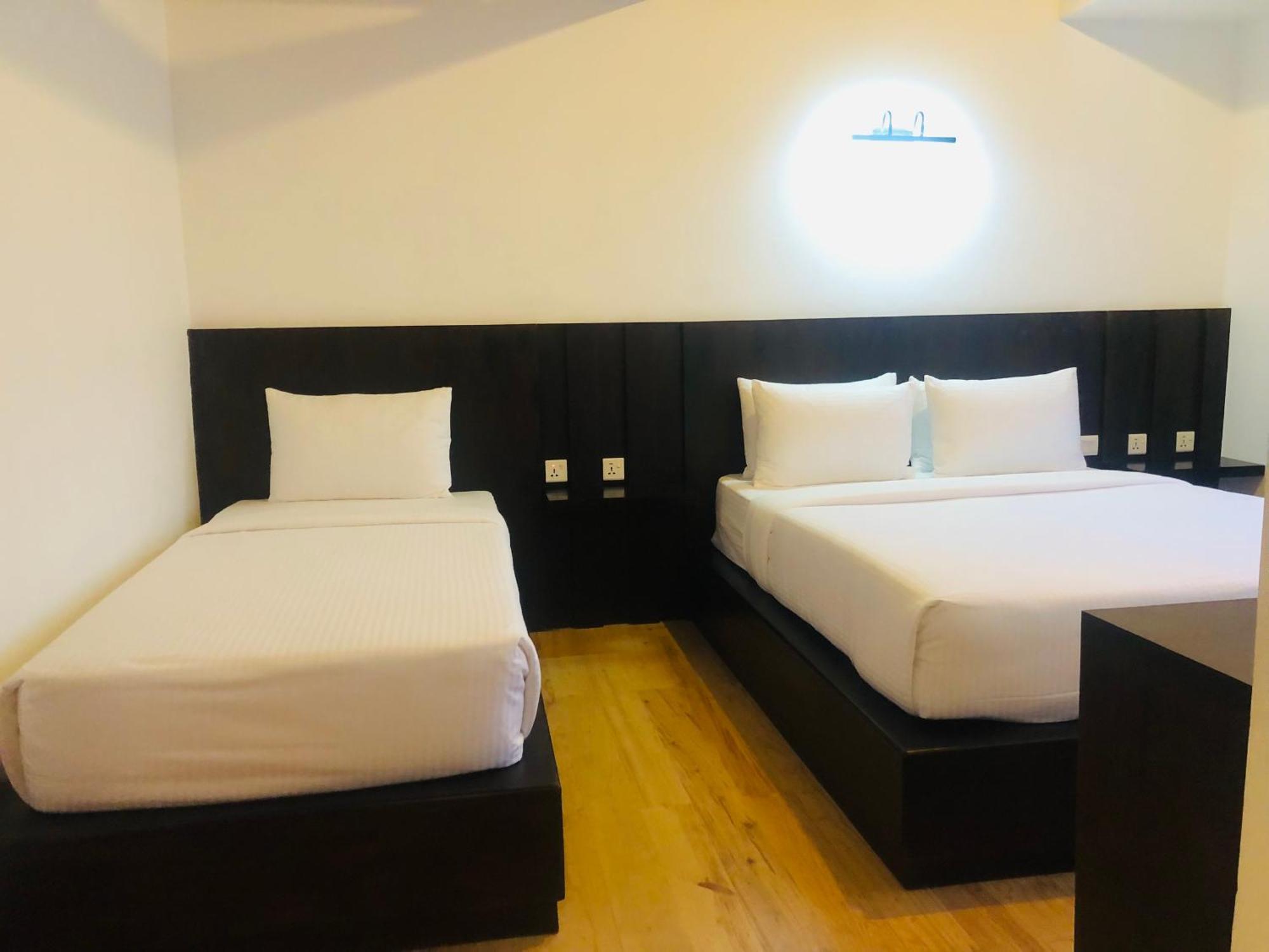 R21 Nuwara Eliya Hotel Bagian luar foto