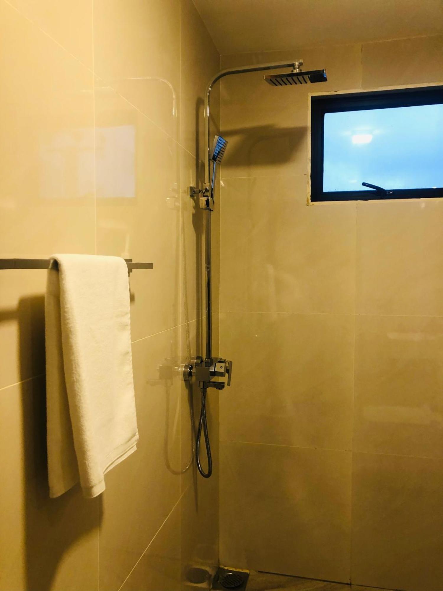 R21 Nuwara Eliya Hotel Bagian luar foto