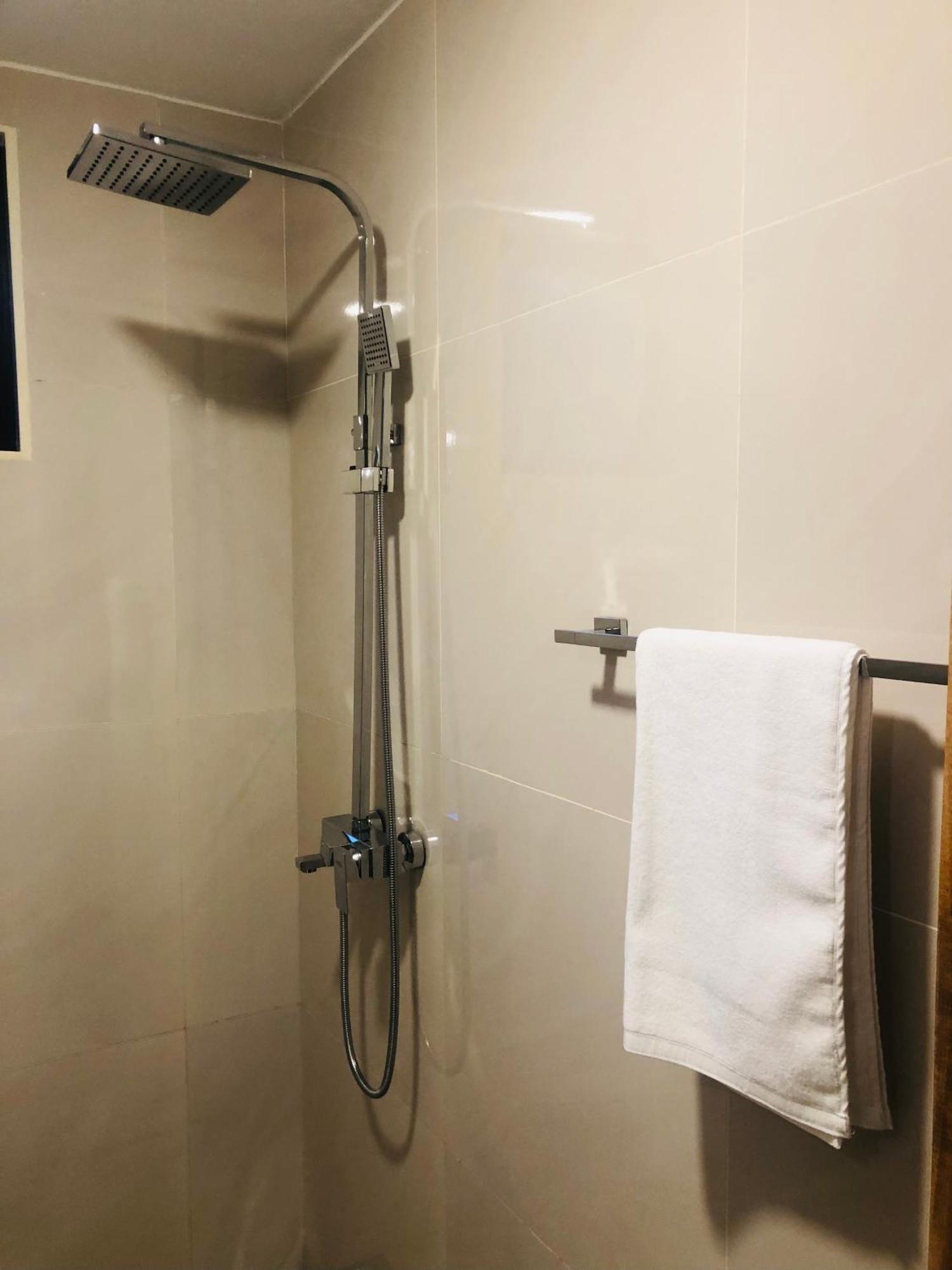 R21 Nuwara Eliya Hotel Bagian luar foto