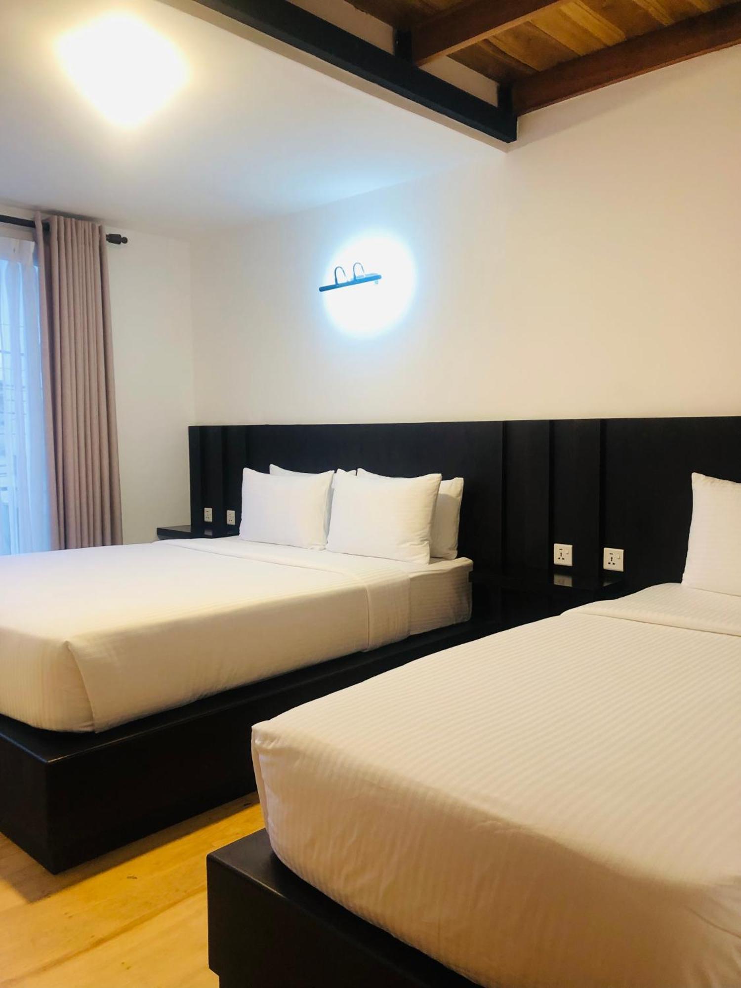 R21 Nuwara Eliya Hotel Bagian luar foto