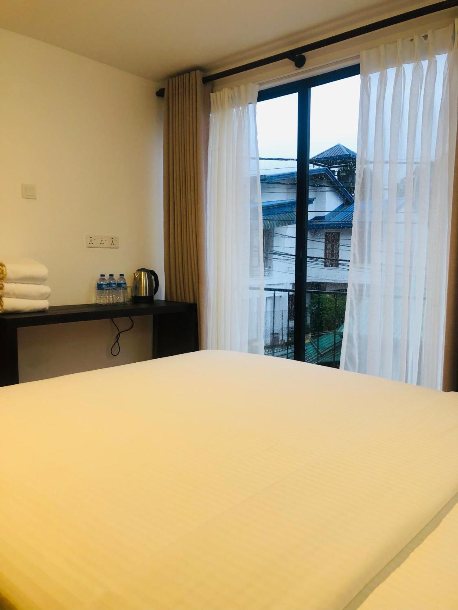 R21 Nuwara Eliya Hotel Bagian luar foto