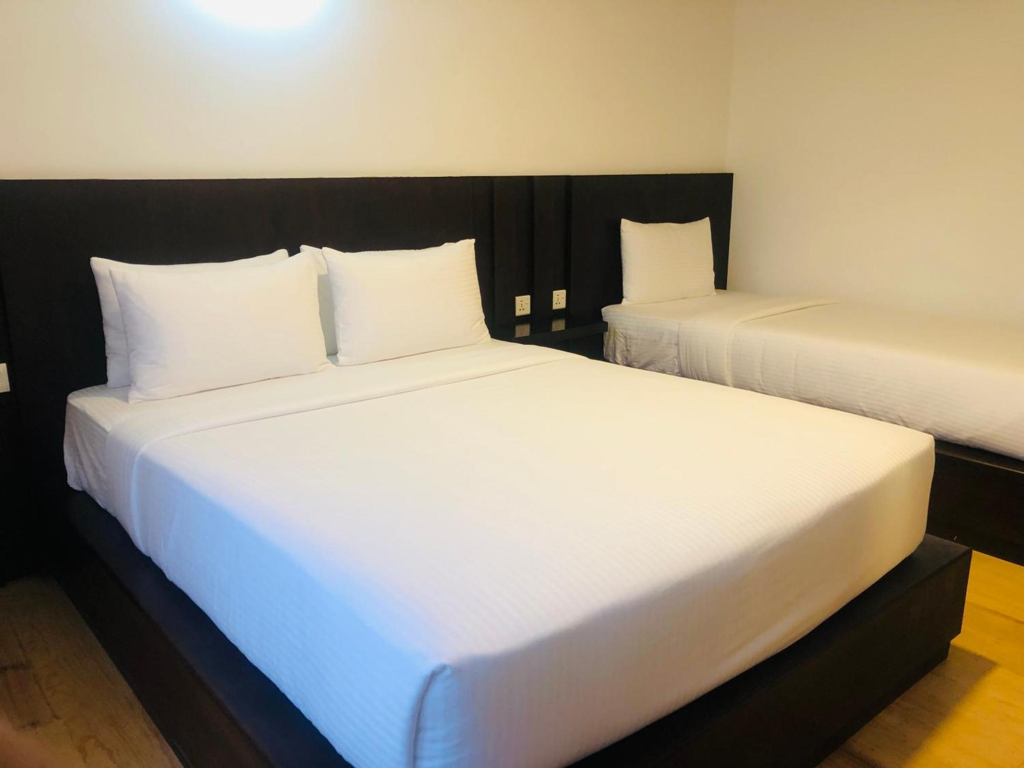 R21 Nuwara Eliya Hotel Bagian luar foto