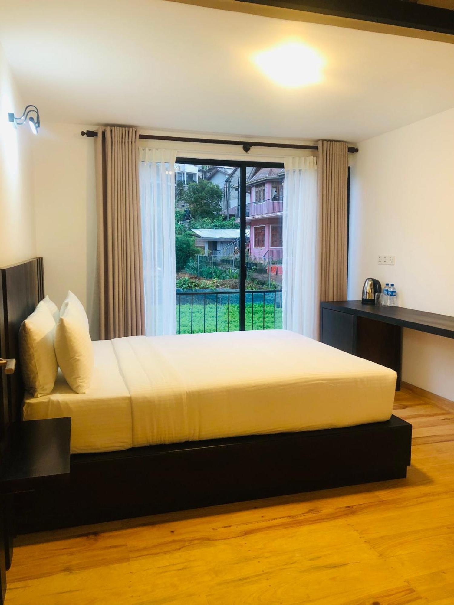 R21 Nuwara Eliya Hotel Bagian luar foto