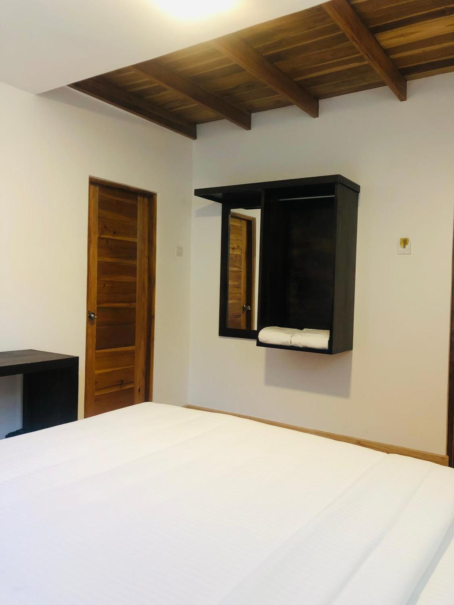 R21 Nuwara Eliya Hotel Bagian luar foto