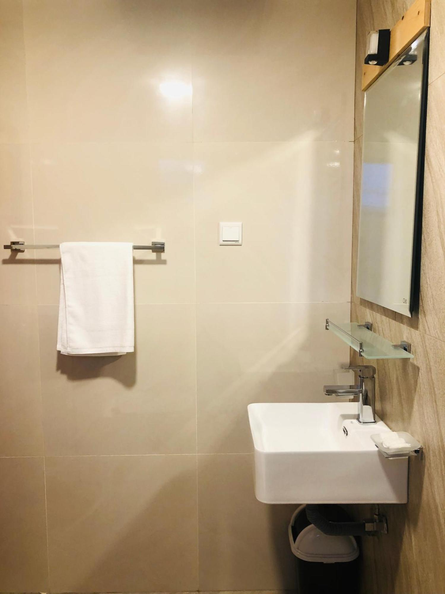 R21 Nuwara Eliya Hotel Bagian luar foto