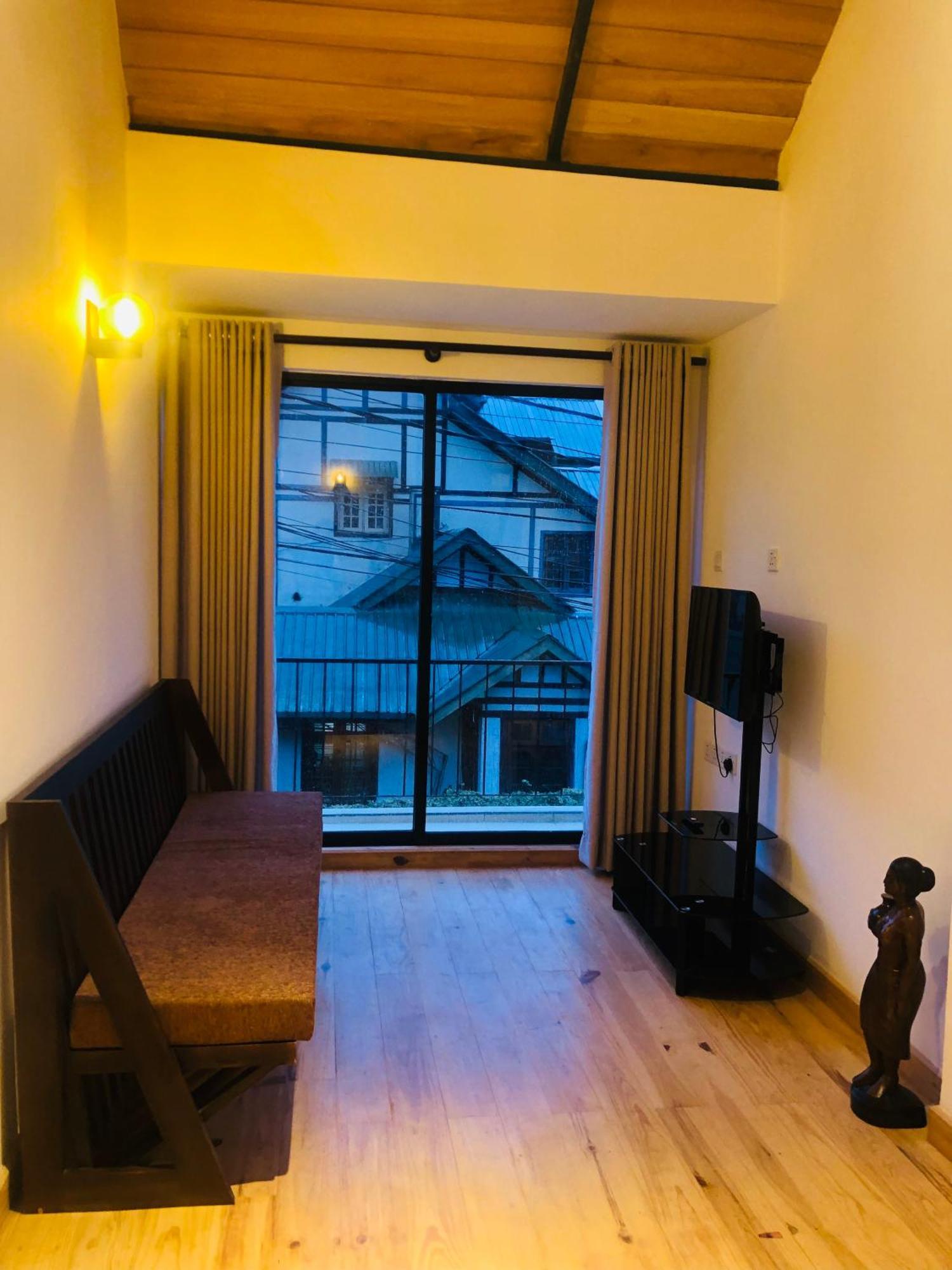R21 Nuwara Eliya Hotel Bagian luar foto