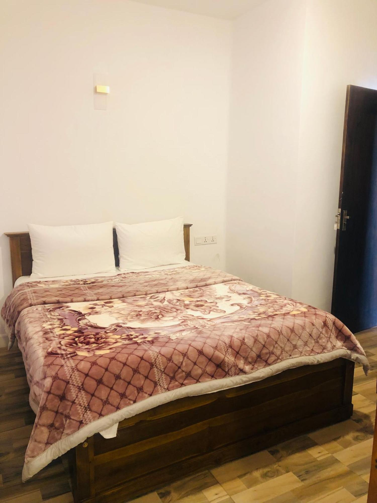 R21 Nuwara Eliya Hotel Bagian luar foto